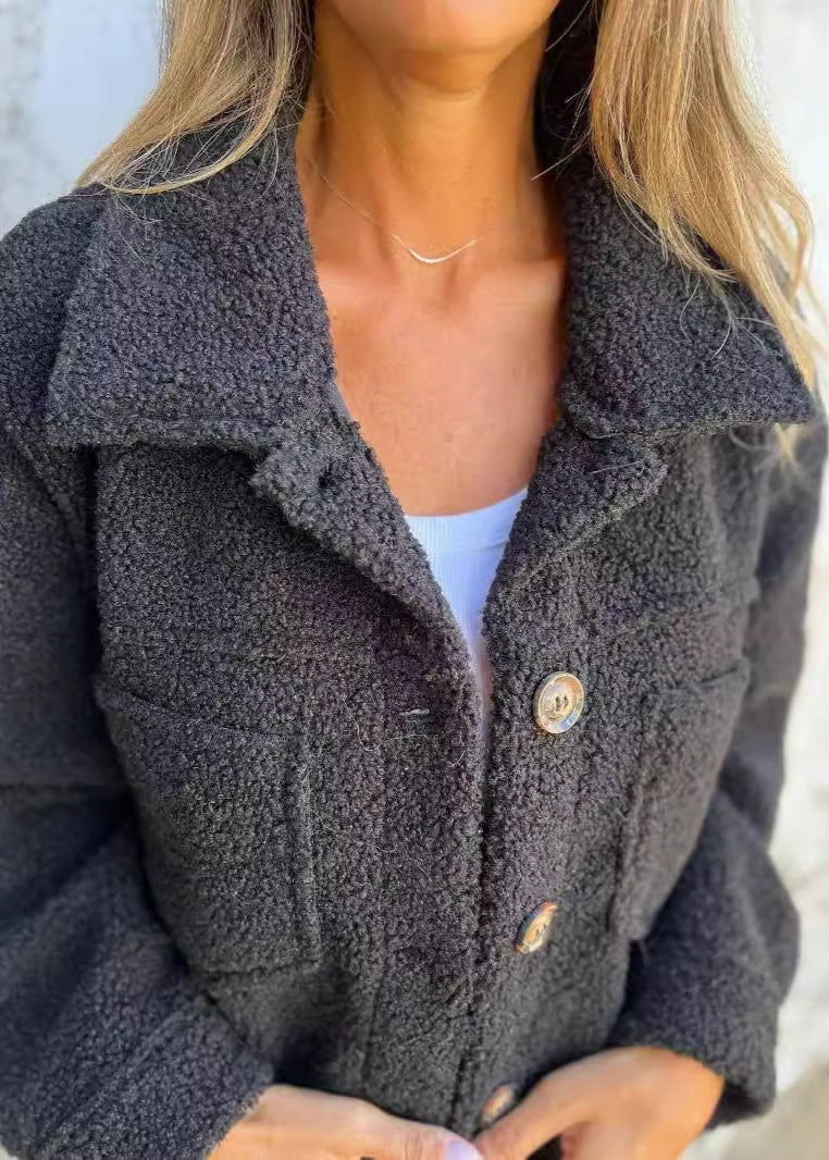 Katia™ | Chaqueta de Felpa Suave con Botones Decorativos