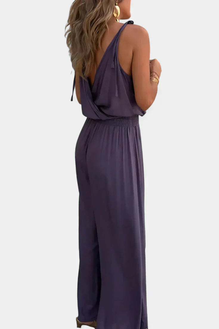 Donatila™ | Mono Elegante con Detalles Dorados y Pierna Abierta
