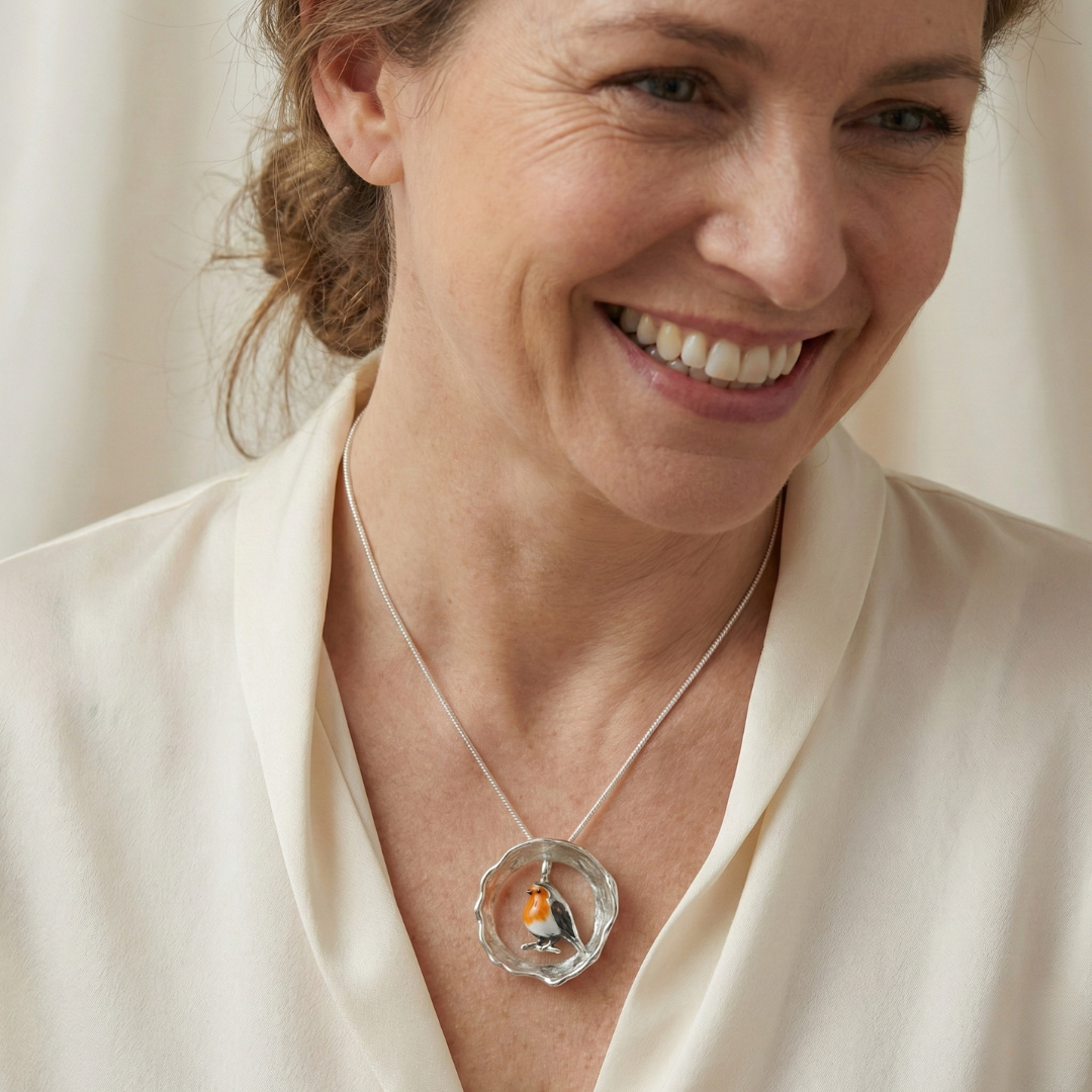 Collar Pájaro Delicado Hecho a Mano