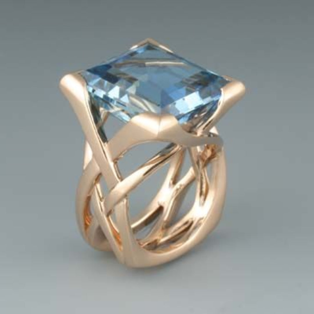 Anillo Vintage de Oro Rosa con Circonio Azul