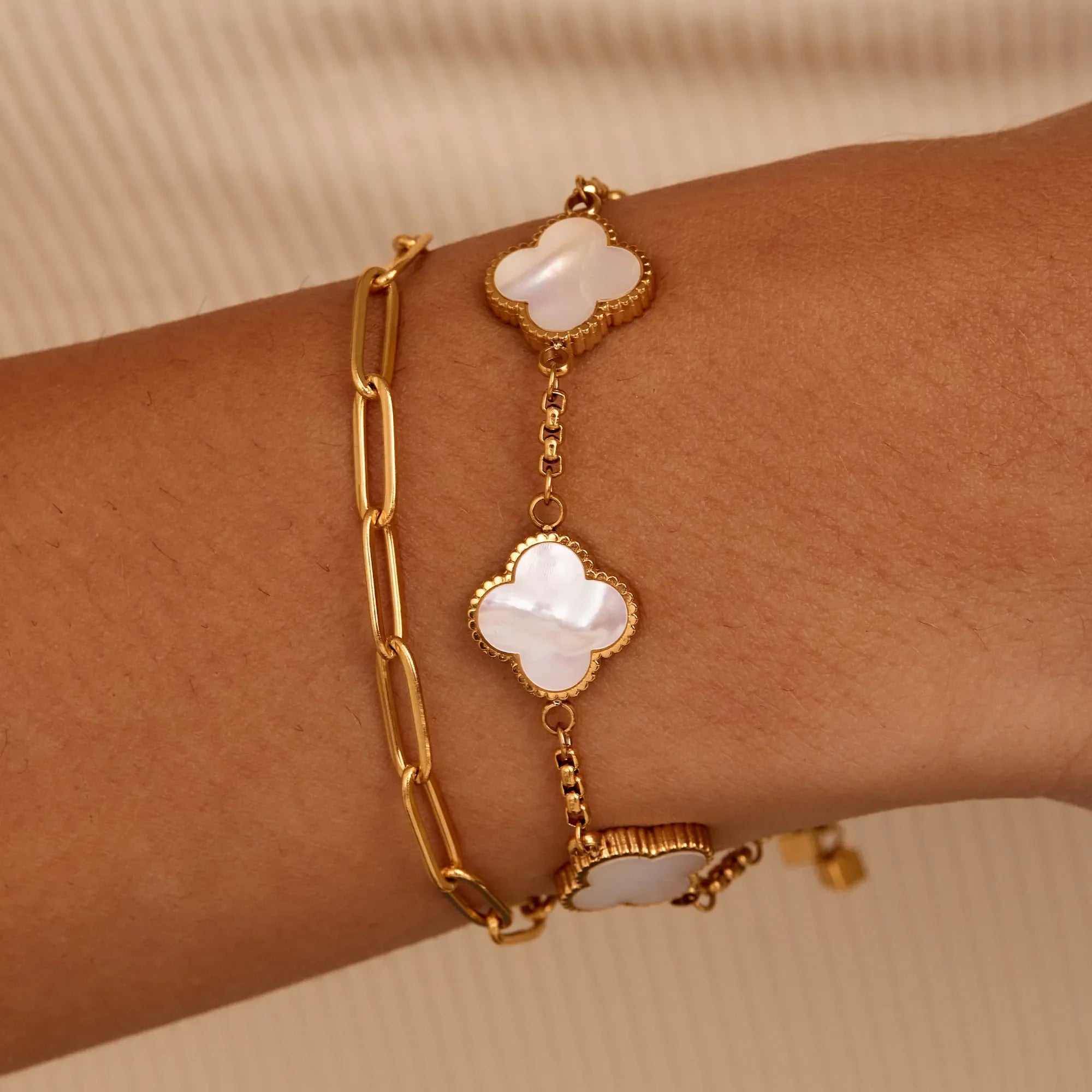 Pulsera Trébol Nácar Dorada
