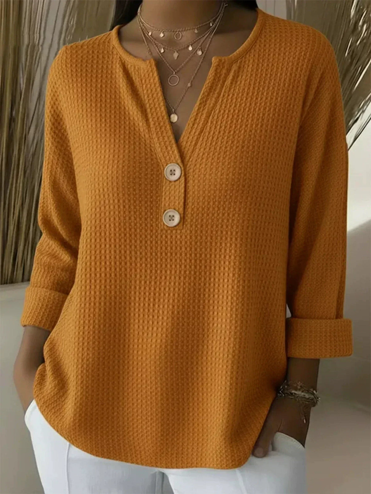 Lucía - Camiseta Henley con Textura Waffle y Botones - vista 4