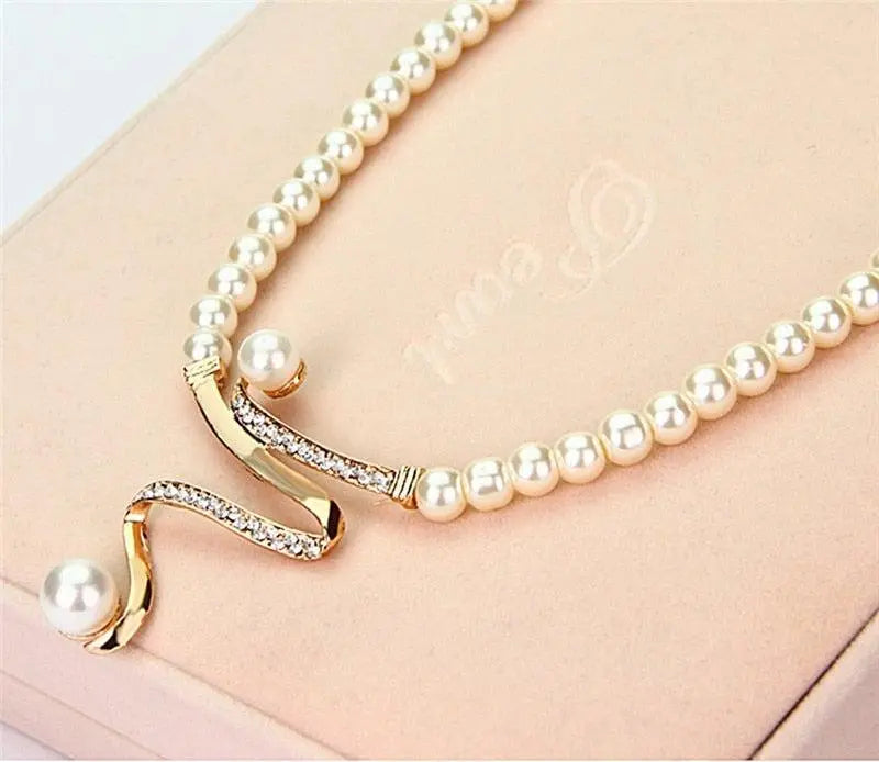 Set Collar y Pendientes de Perlas Naturales