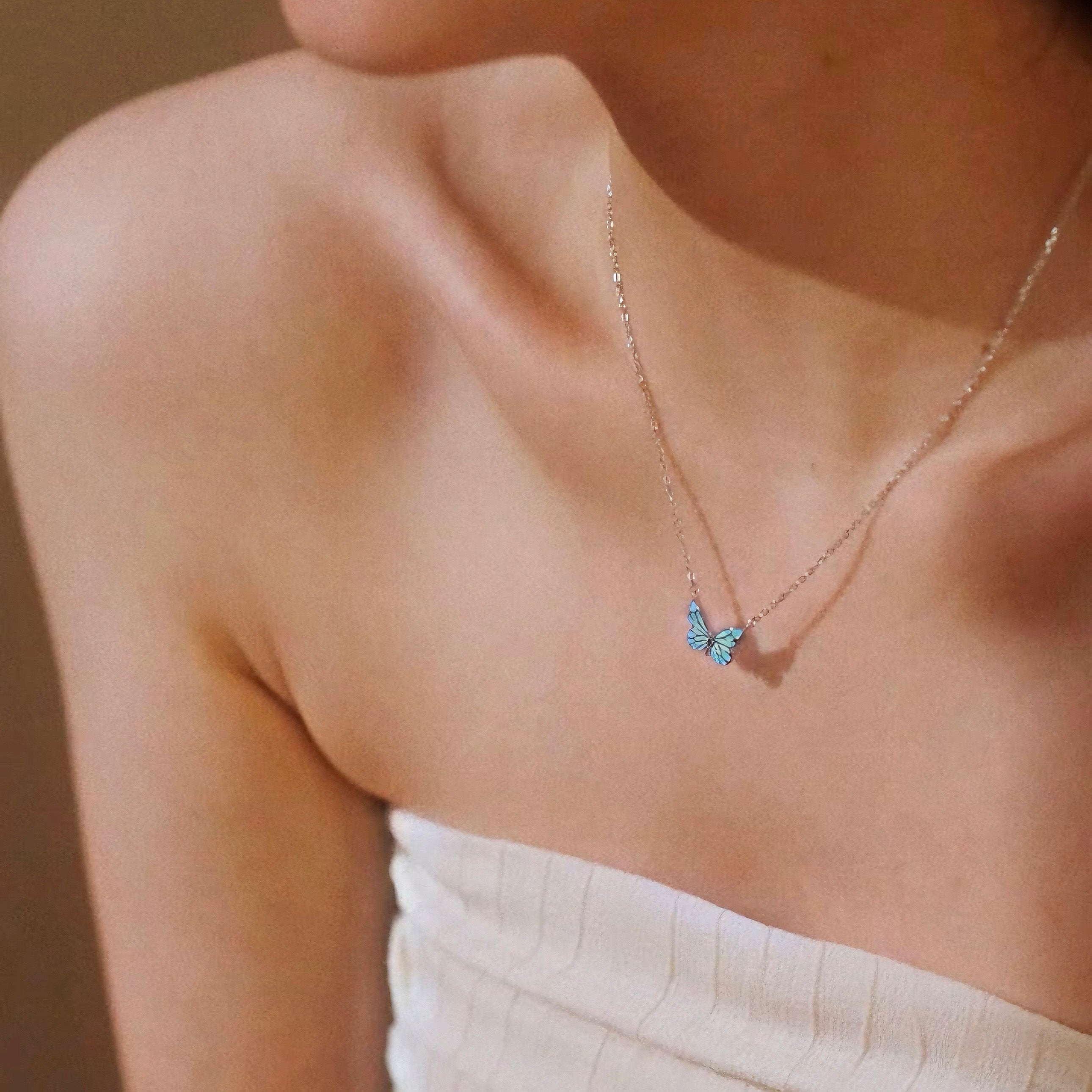 Blue Dream™ | Collar Mariposa Azul Luminosa