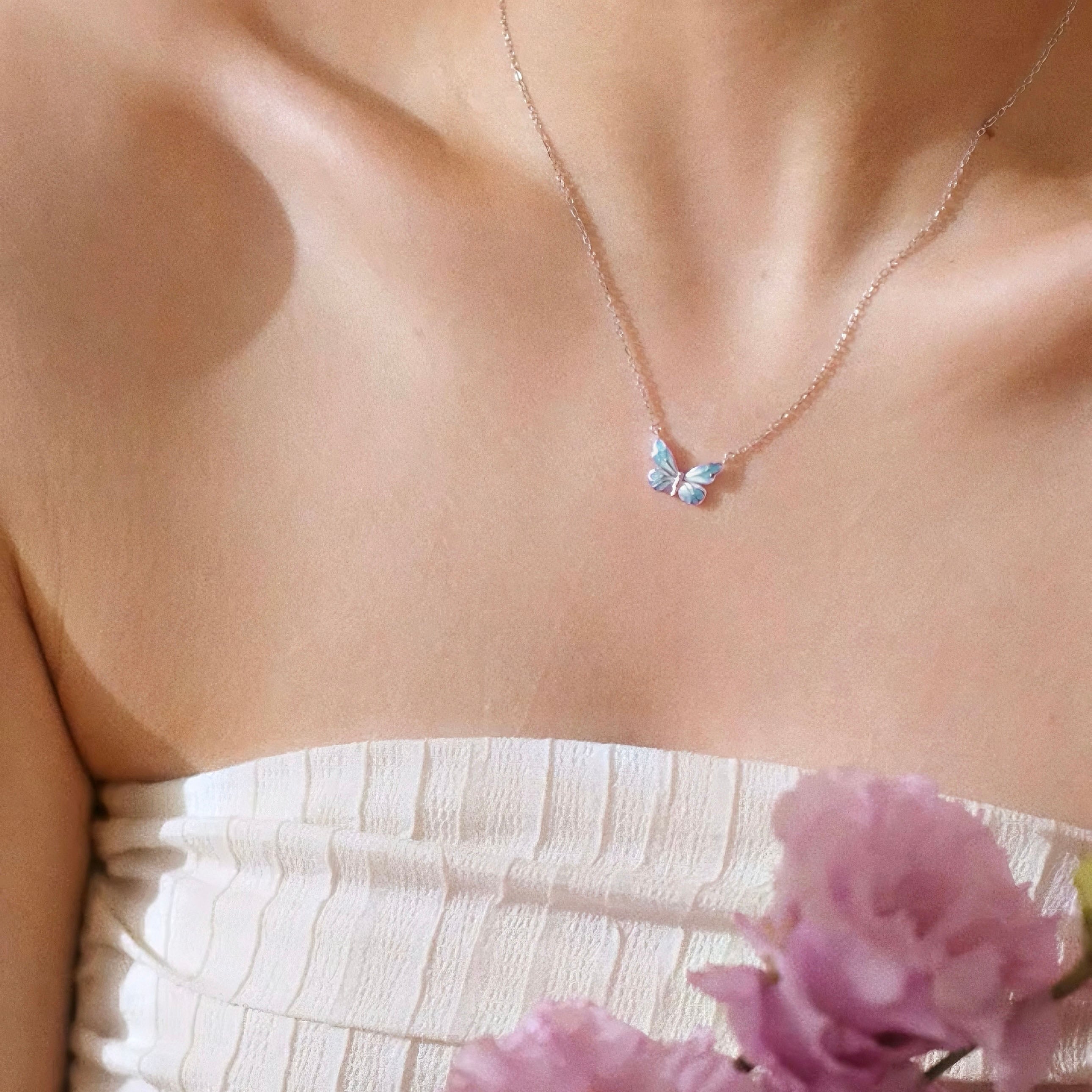 Blue Dream™ | Collar Mariposa Azul Luminosa
