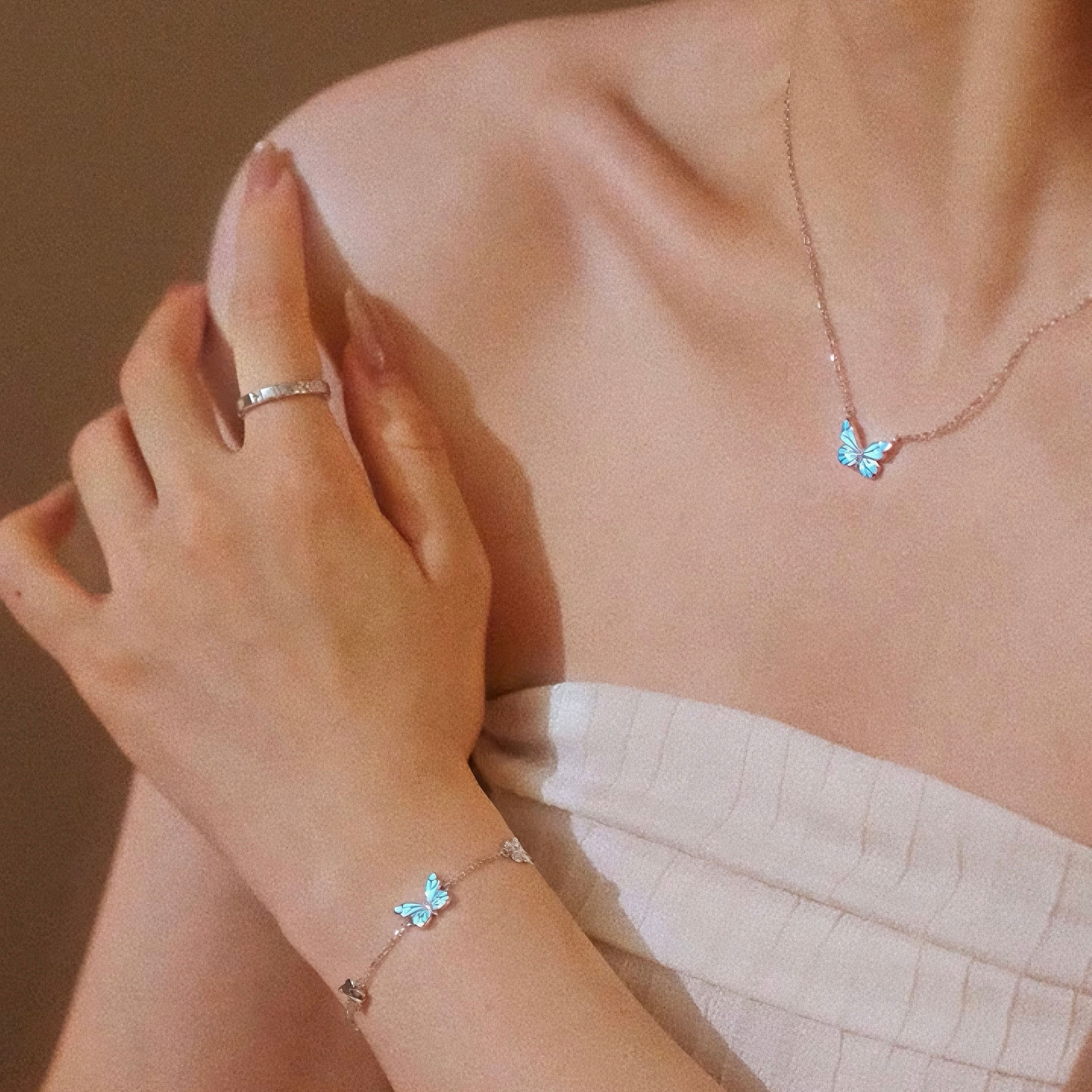 Blue Dream™ | Collar Mariposa Azul Luminosa