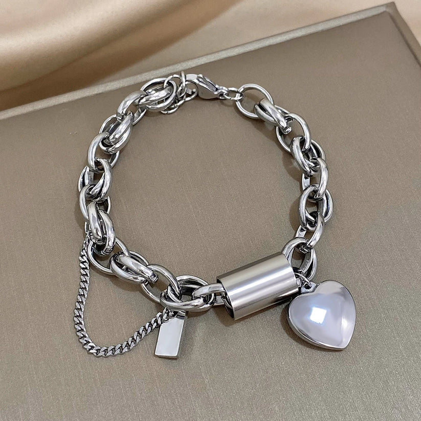 Pulsera Gruesa de Corazón en Oro