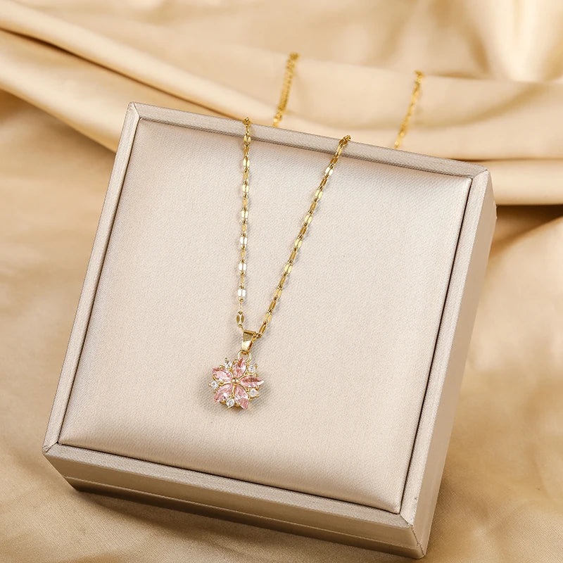 Collar Sakura Rosa Romántico en Acero Inoxidable