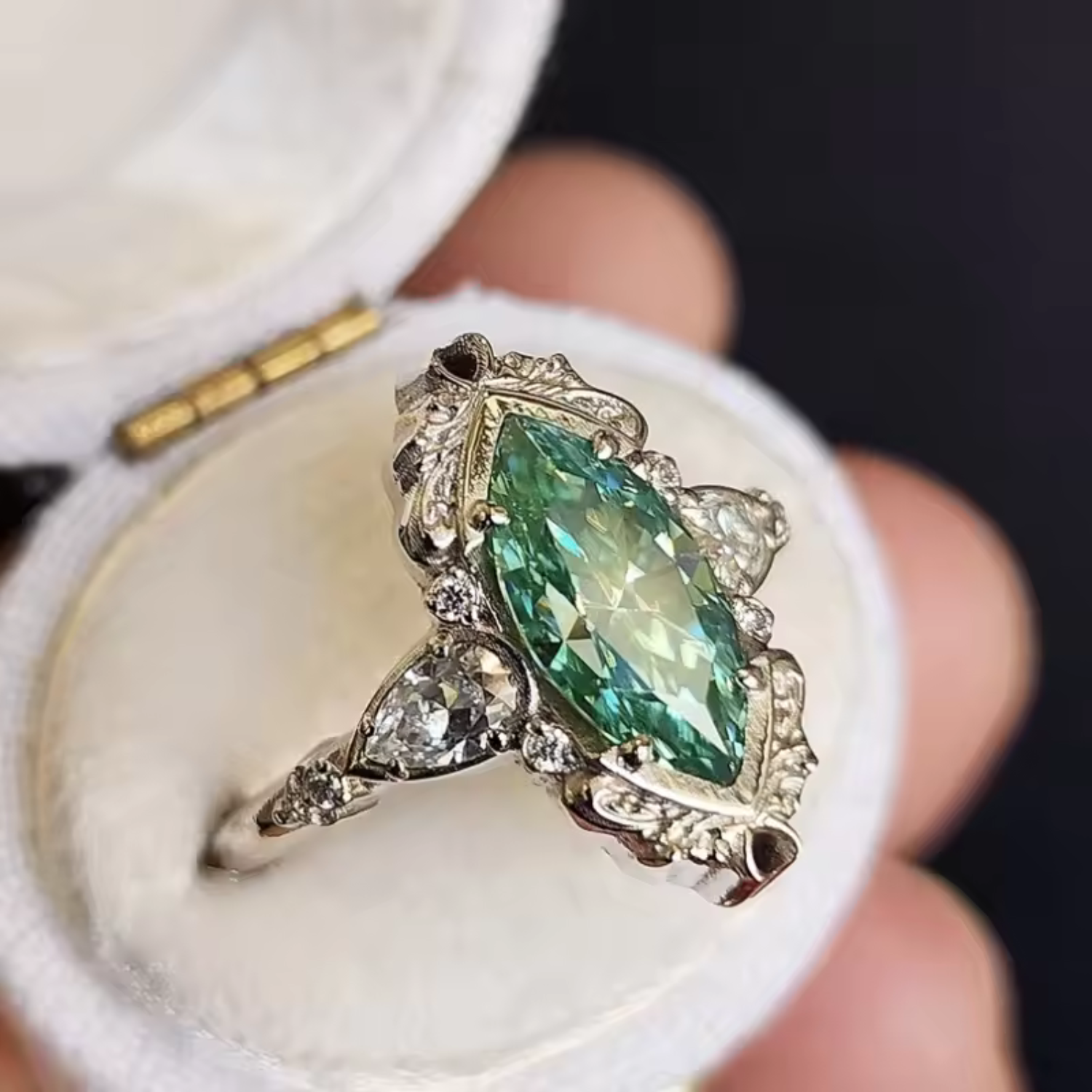 Anillo Esmeralda Marquesa