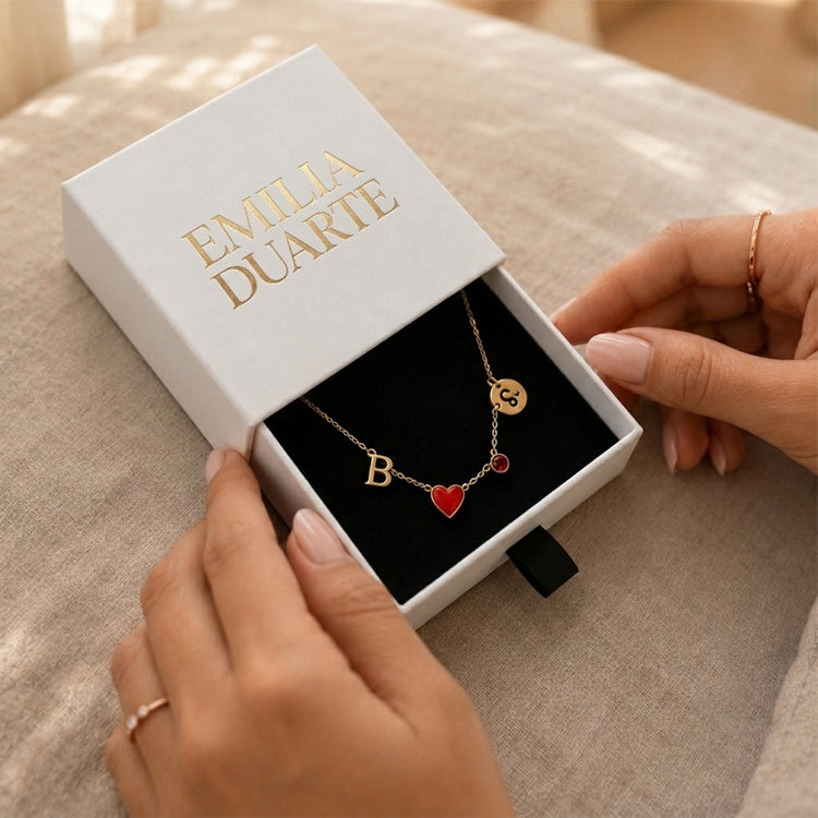 Amore™ | Collar con Inicial y Dije de Corazón