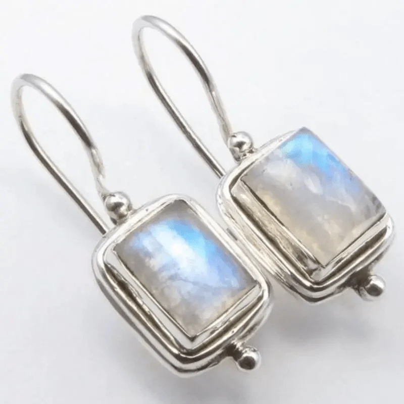 Beatriz – Pendientes Vintage con Piedra Lunar Cuadrada